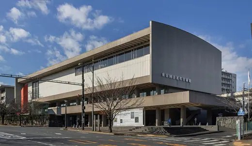 Photo 1: Exterior