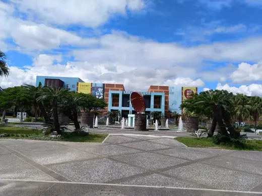 Photo 3: Exterior