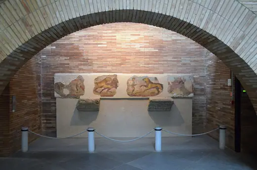 Photo 5: Interior