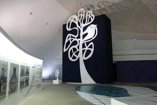 Photo 5: Interior · Exposição: A Arte Monumental de Marianne Peretti