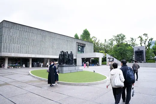 Photo 4: Exterior