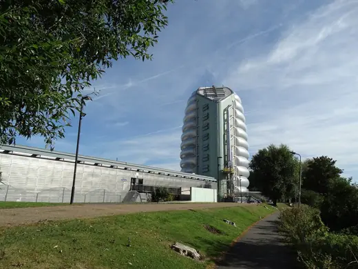 Photo 5: Context · Leicester - National Space Centre as seen from path beside R Soar