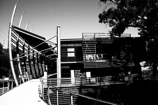 Photo 3: Exterior