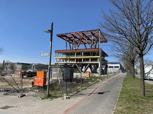 Photo 5: Context · Blick auf den Boulevard de Montréal in Hannover-Mittelfeld