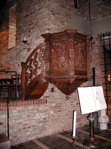Photo 4: Interior