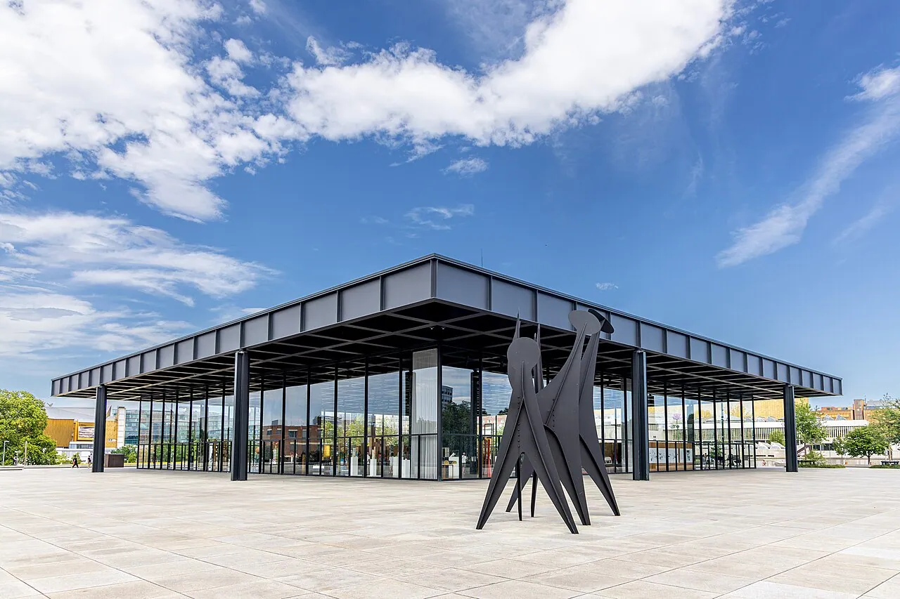 Neue Nationalgalerie: Exterior