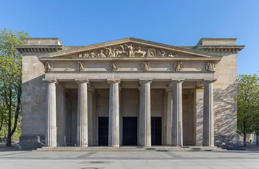 Photo 2: Exterior