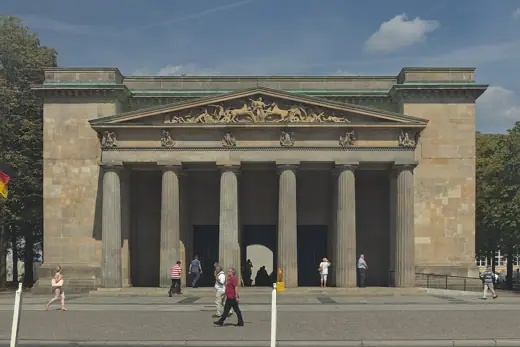 Photo 4: Exterior
