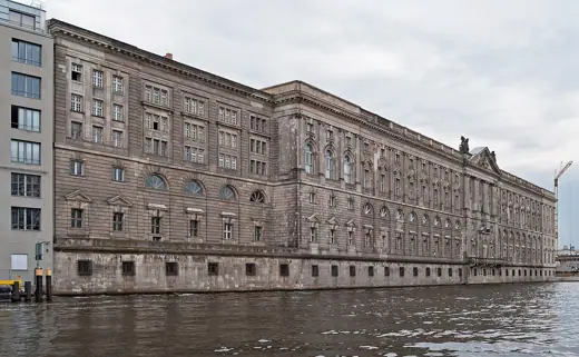 Photo 3: Exterior