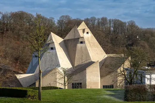 Photo 4: Exterior · Dach der Kirche Maria Königin des Friedens (Neviges)