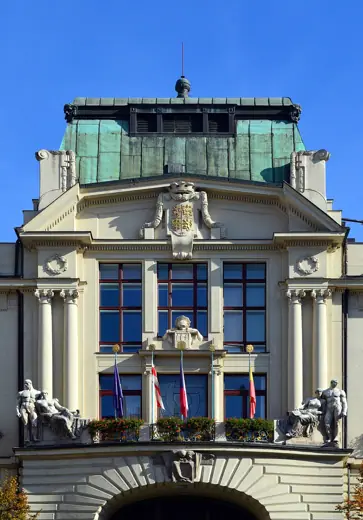 Photo 2: Exterior