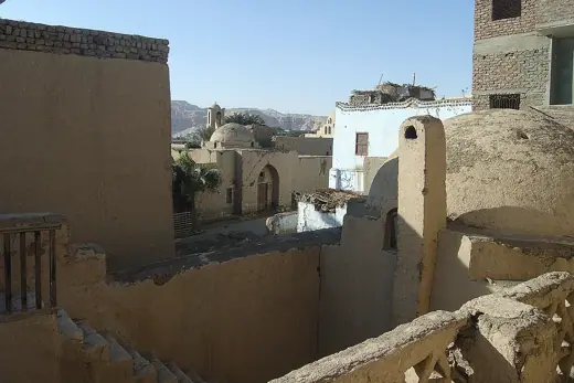 Photo 4: Exterior · Dwelling houses in new Gurna