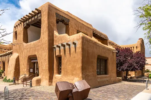 Photo 1: Exterior