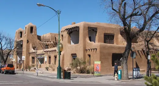 Photo 2: Exterior