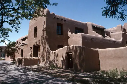 Photo 3: Exterior