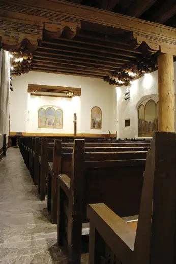 Photo 4: Interior