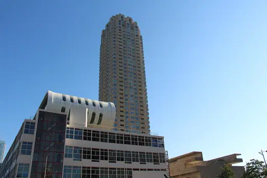 Photo 4: Exterior · Kop van Zuid