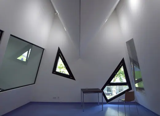 Photo 4: Interior