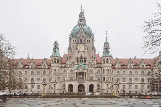 Photo 7: Interior · View across the Trammplatz to the New City Hall of Hannover