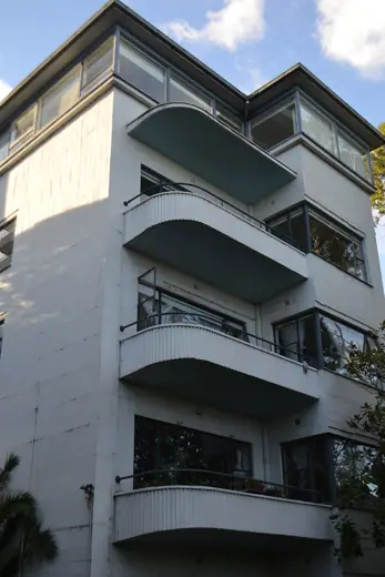 Photo 2: Exterior