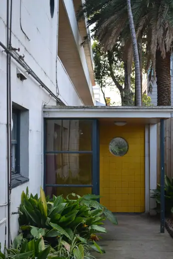 Photo 3: Exterior