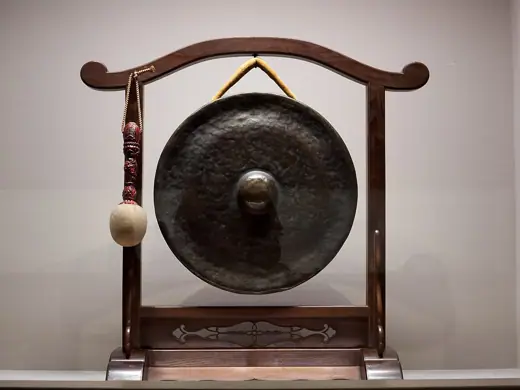 Photo 2: Exterior · Gong at the Nezu Museum in Tokyo