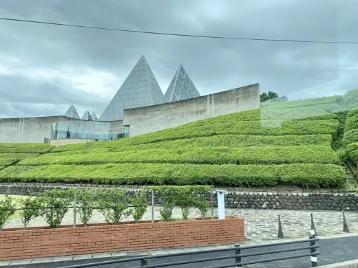 Photo 2: Exterior