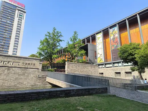 Photo 3: Exterior
