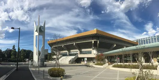 Photo 3: Exterior