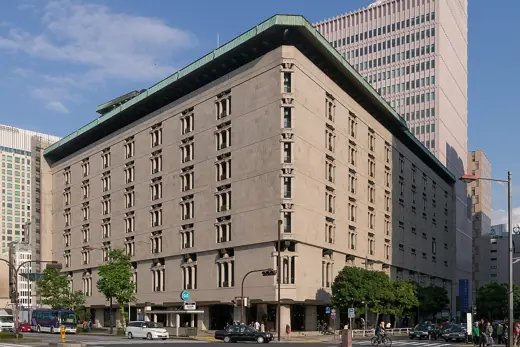 Photo 2: Exterior