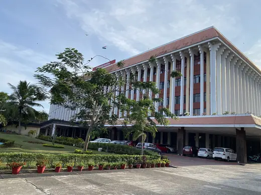 Photo 1: Exterior