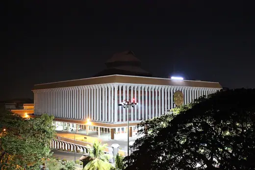 Photo 3: Exterior