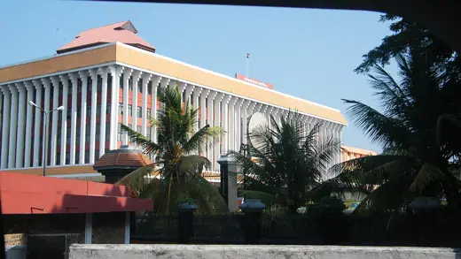 Photo 4: Exterior