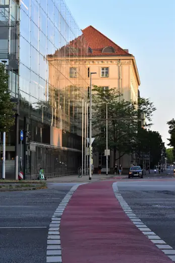 Photo 3: Exterior