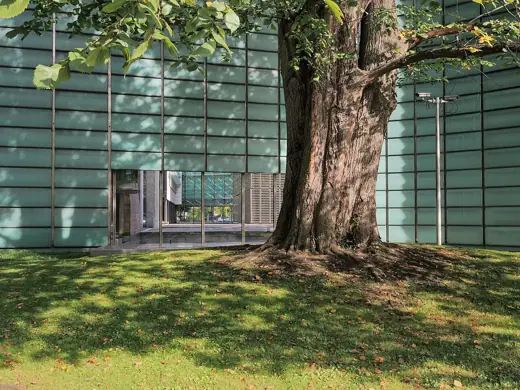 Photo 3: Exterior