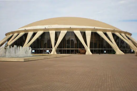 Photo 1: Exterior