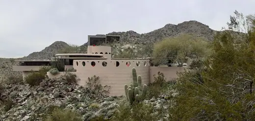 Photo 2: Exterior