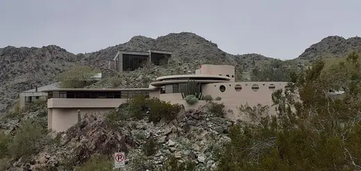 Photo 3: Exterior