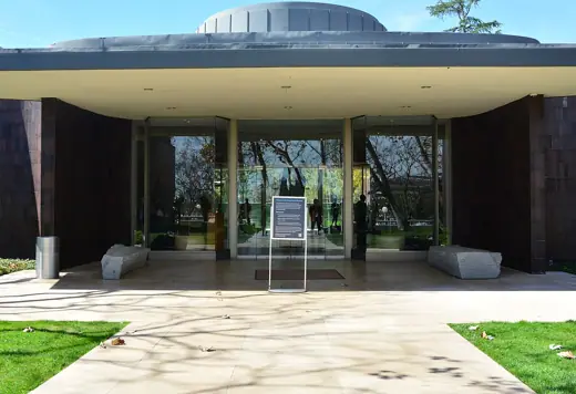 Photo 2: Exterior · Entrance to the Norton Simon Museum, Los Angeles, California