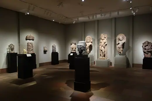 Photo 4: Interior · Asian sculpture gallery - Norton Simon Museum - Pasadena, California, USA