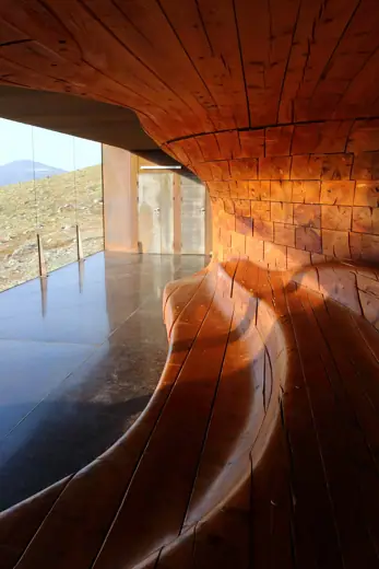 Photo 2: Exterior · Tverfjellhytta, Norsk villreinsenter, viewpoint Snøhetta, Dovrefjell-Sunndalsfjella nasjonalpark