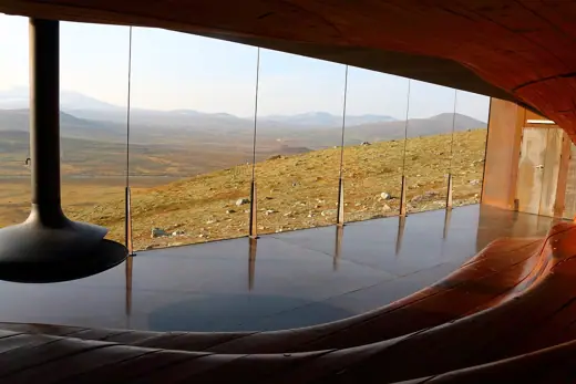 Photo 3: Exterior · Tverfjellhytta, Norsk villreinsenter, viewpoint Snøhetta, Dovrefjell-Sunndalsfjella nasjonalpark
