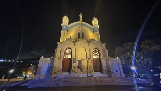 Photo 2: Exterior