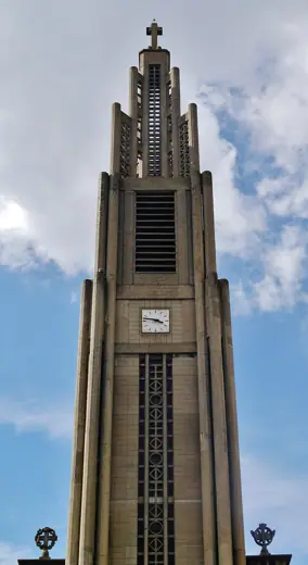 Photo 4: Exterior