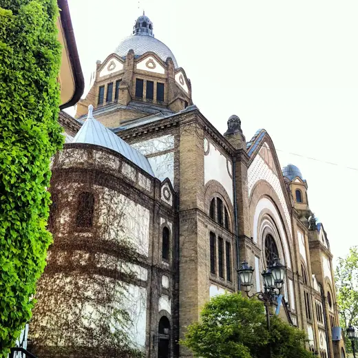 Photo 2: Exterior