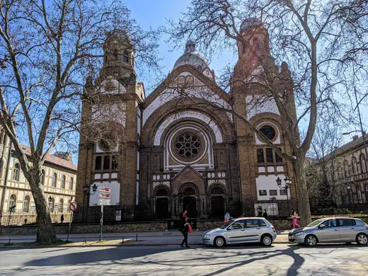 Photo 4: Exterior