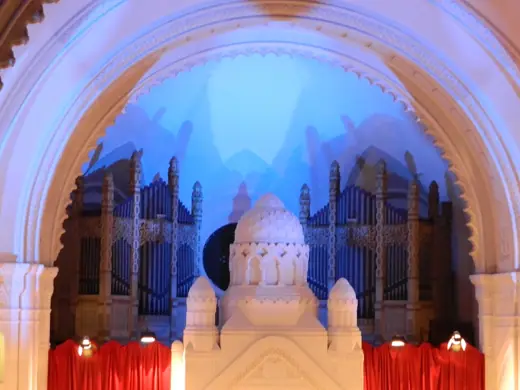 Photo 5: Interior
