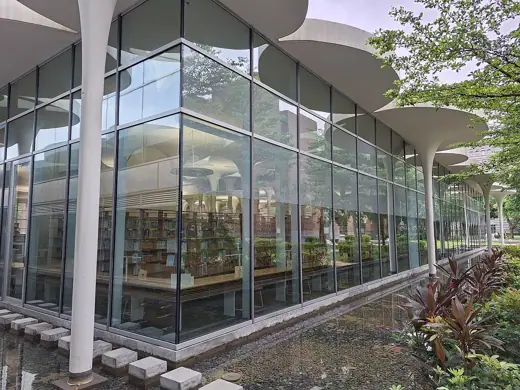 Photo 2: Exterior