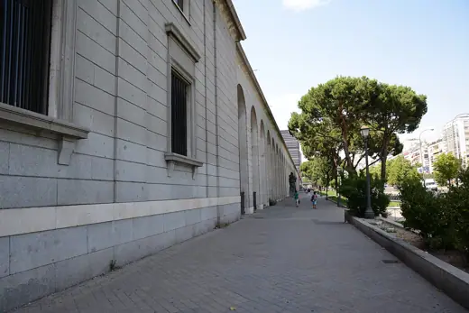 Photo 2: Exterior