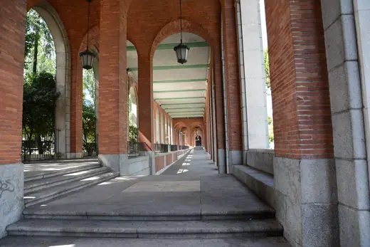 Photo 3: Exterior